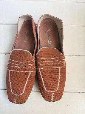 Vivala Men's Tan Slip-On Knit Loafers